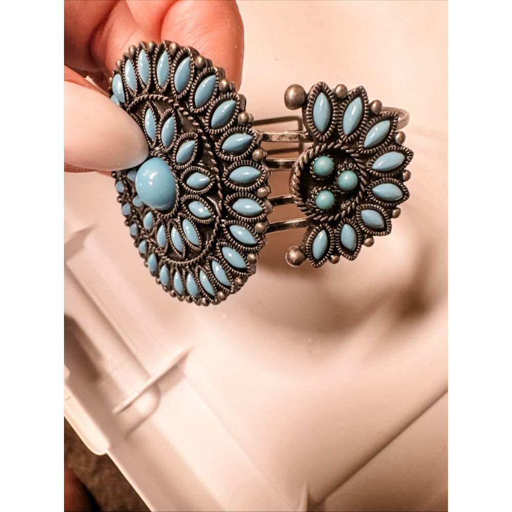 Avon Faux Turquoise Blue Flower Burst Cuff Bracelet - Picture 3 of 6